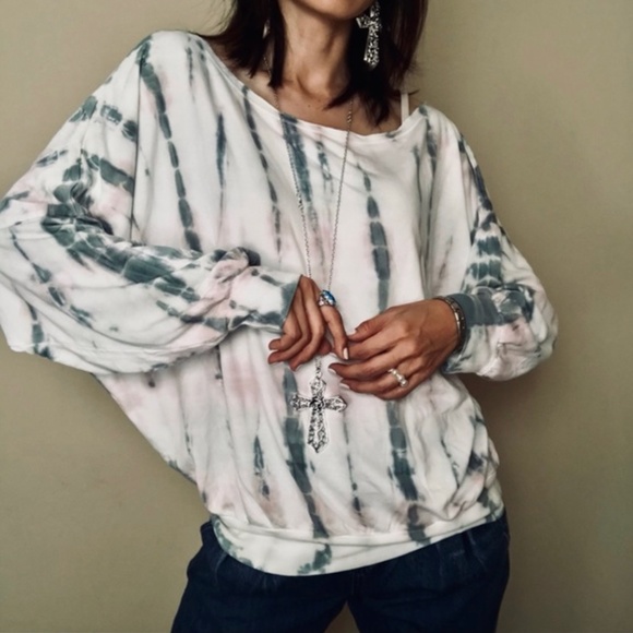 Young Fabulous Broke off shoulder sweatshirt NWT XS runs BIG - Picture 2 of 6